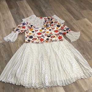 V Cristina 2-piece Floral and Dots Set